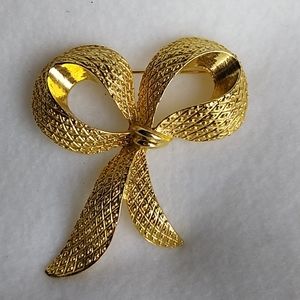 Textured Gold Tone Bow Brooch 2.5" x 2" EUC